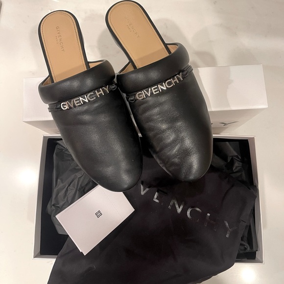 Givenchy Shoes - Givenchy Black Elba Slippers 🖤